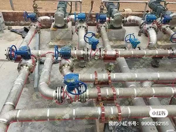 工業用バルブ群